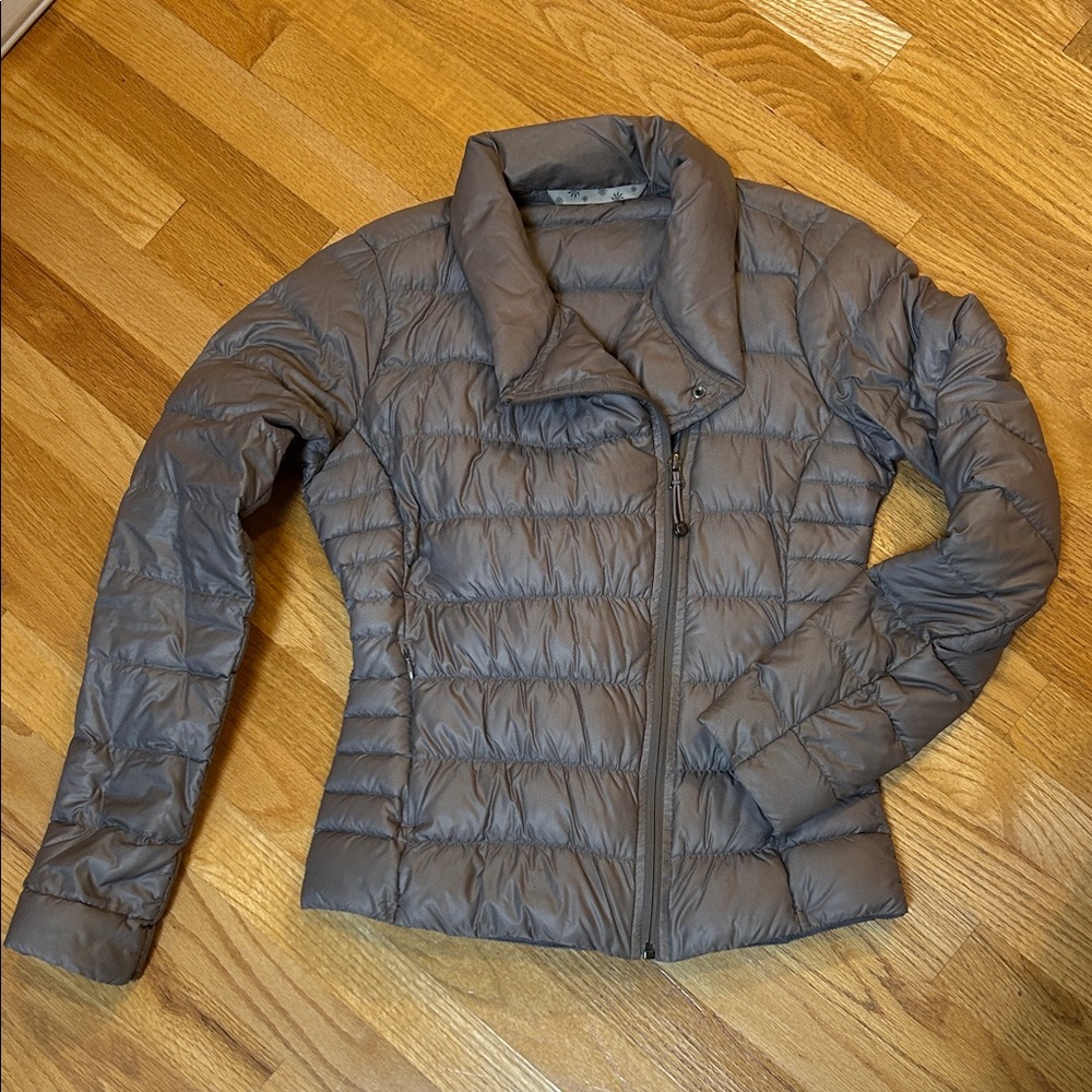 Sleek Athleta Women's Elegant Gray Puffer Jacket